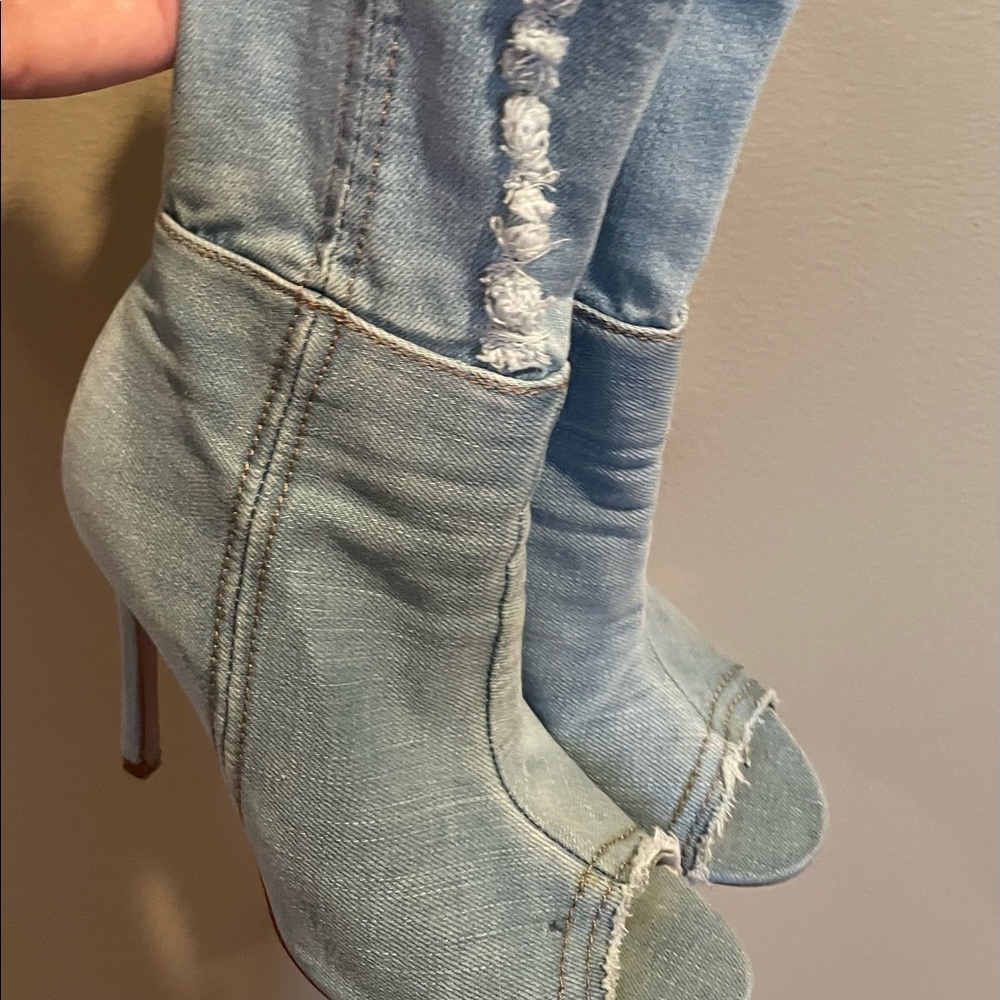 Akira Denim Light Wash Heel booties 36